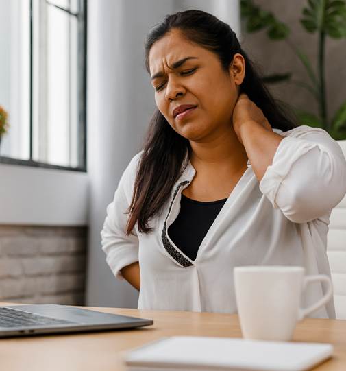 A person holding her neck

AI-generated content may be incorrect.